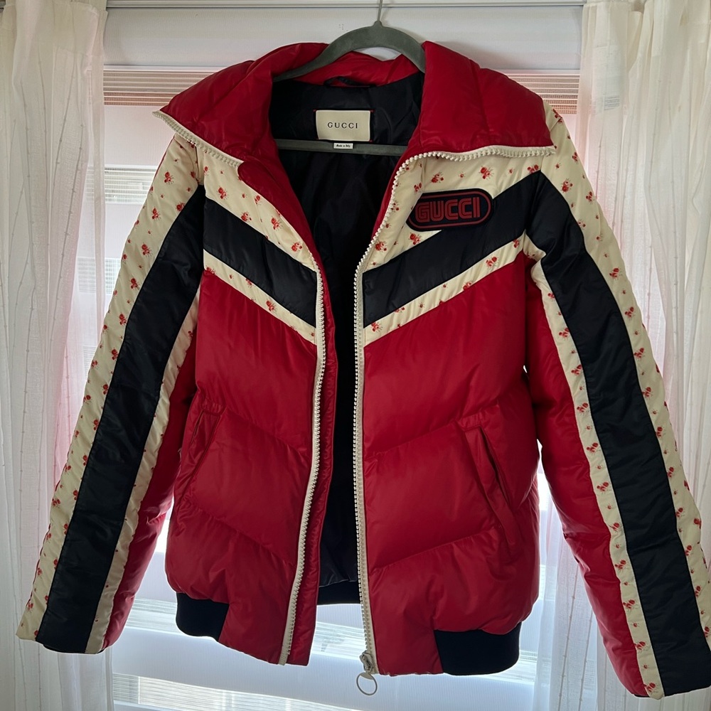 GUCCI Down Puffer Bomber Jacket Retro Logo Patch Floral Print Red in 42 size
